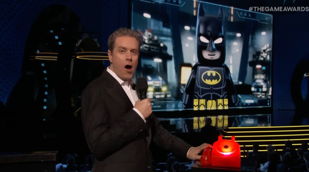 Geoff Keighley - organizator The Game Awards. W tle nowa premiera gry prezentowana na jego pokazie